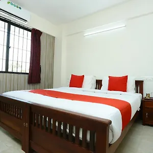 Silverkey Executive Stays 20010 Kakkanad 3*, Kochi India